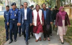 দক্ষিনবঙ্গের ত্রাস মিরপুর উপজেলা আওয়ামীলীগের সাধারন সম্পাদক ও কুষ্টিয়া ২ আসনের তৎকালীন সাংসদ কামারুল আরেফিন ওরফে ফাটাকেস্টর সাথে ওসি রাকিব।