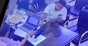 সিসি ক্যামেরা থেকে নেওয়া ঘুষ লেনদেনের স্ক্রীনশট