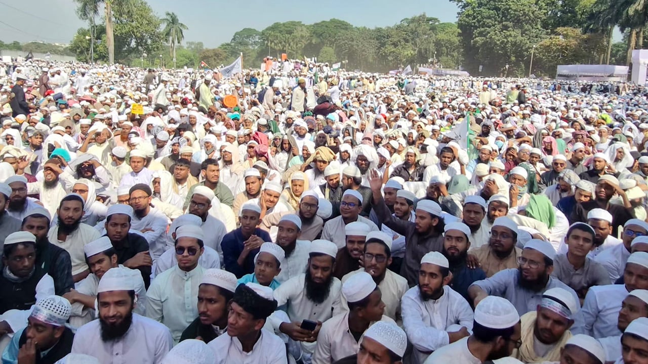 খতমে নবুওয়ত মহাসম্মেলনে জনতার ঢল