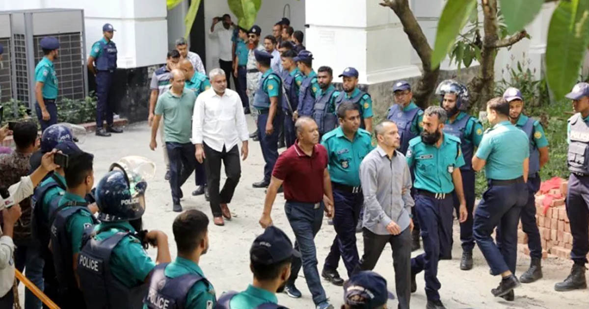 ১৩ সেনা কর্মকর্তা ট্রাইব্যুনালেঃ র‍্যাব-বিজিবির কড়া নিরাপত্তা