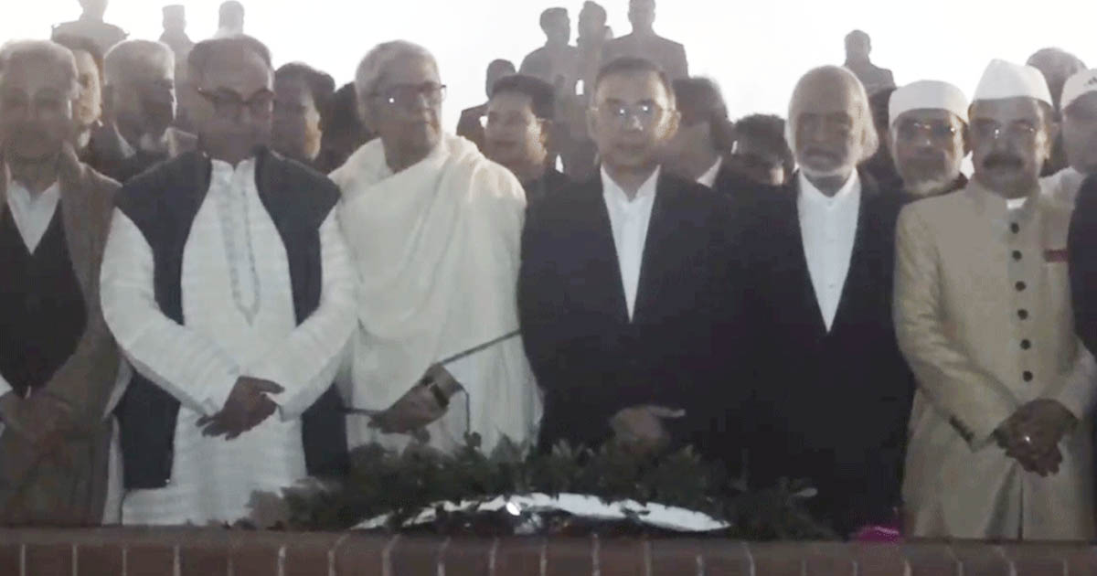 জাতীয় স্মৃতিসৌধে বীর শহিদদের স্মরণে তারেক রহমানের শ্রদ্ধা নিবেদন