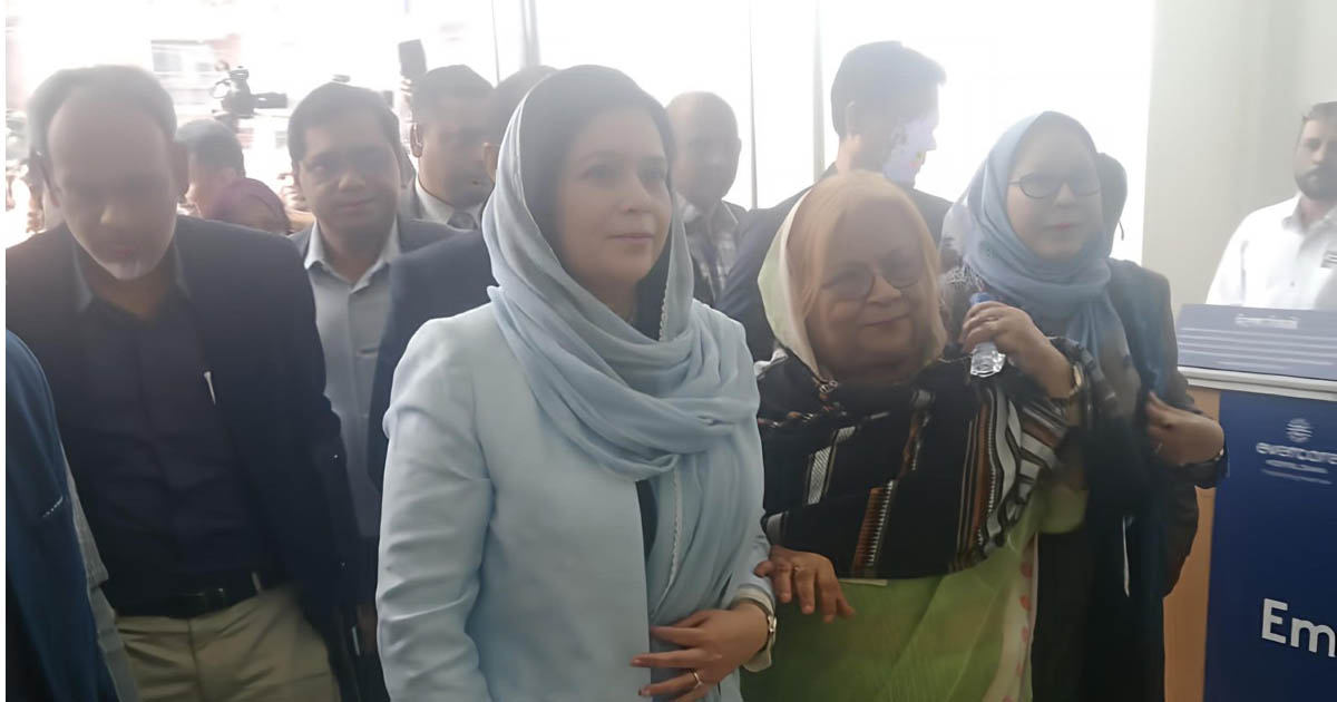 এভারকেয়ার হাসপাতালে পৌঁছেছেন ডা. জুবাইদা রহমান