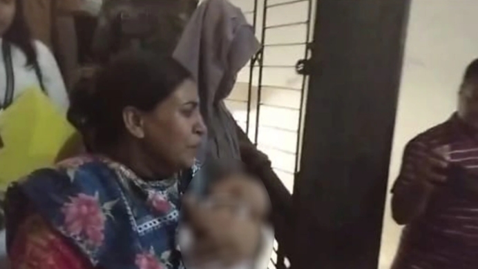 রাজনীতি ও মাতৃত্বের টানাপড়েন: দুধের শিশু নিয়ে কারাগারে যুব মহিলা লীগ নেত্রী