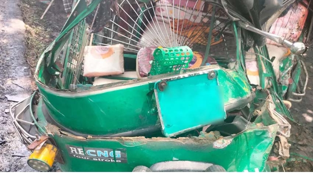 গাজীপুরে ডাম্প ট্রাকের ধাক্কায় ৫ এসএসসি পরীক্ষার্থী আহত
