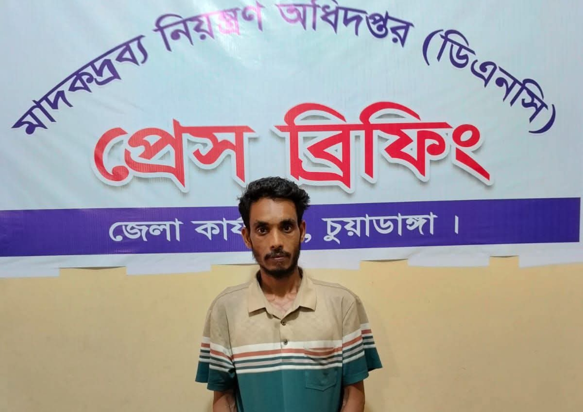 আলমডাঙ্গায় ডিএনসি’র ঝটিকা অভিযান: লুঙ্গির কোঁচড় থেকে বের হলো ৪৫ পিস ট্যাপেন্টাডল ট্যাবলেট