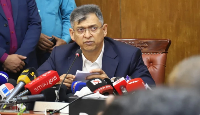 হঠাৎ রমনা থানায় স্বরাষ্ট্রমন্ত্রী, যা দেখলেন ভিতরে