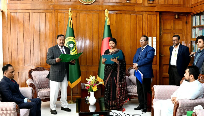 শপথ নিলেন সংরক্ষিত নারী আসনের এমপি তাবাসসুম